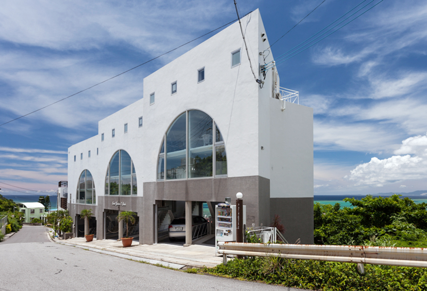 沖縄県読谷村のコンドミニアム コーラルガーデン セブン プールス