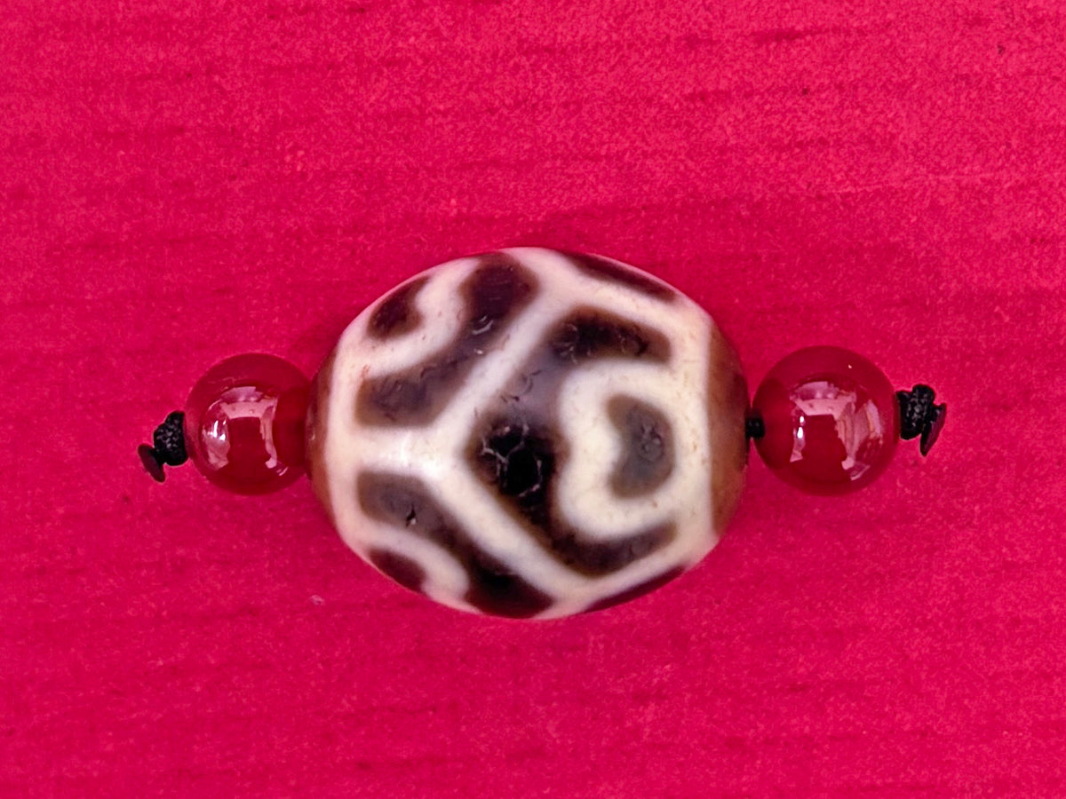 亀甲蓮花天珠・老礦伝承天珠 – 天然石の店 ふうちゃん