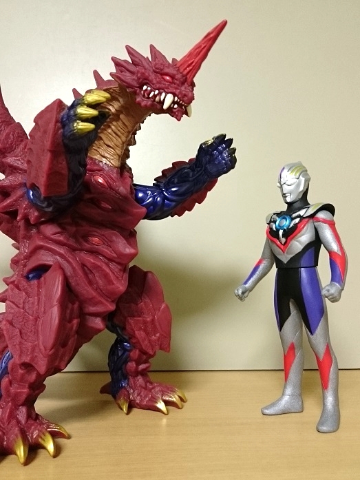 ウルトラマンオーブ新作ソフビ人形をフラゲ！（マガオロチ）＆DXダーク