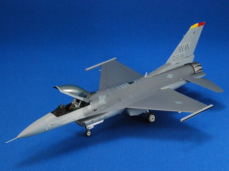 タミヤ1/72 F-16CJ(ブロック50)ファイティングファルコン(35FWデモ機)