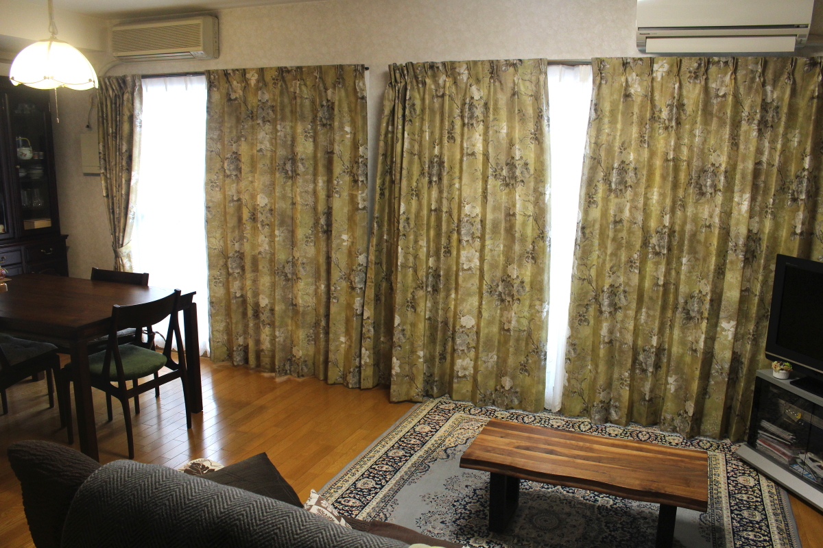 INHOUSE インハウスの新作輸入カーテンを使ったエレガンスなカーテン