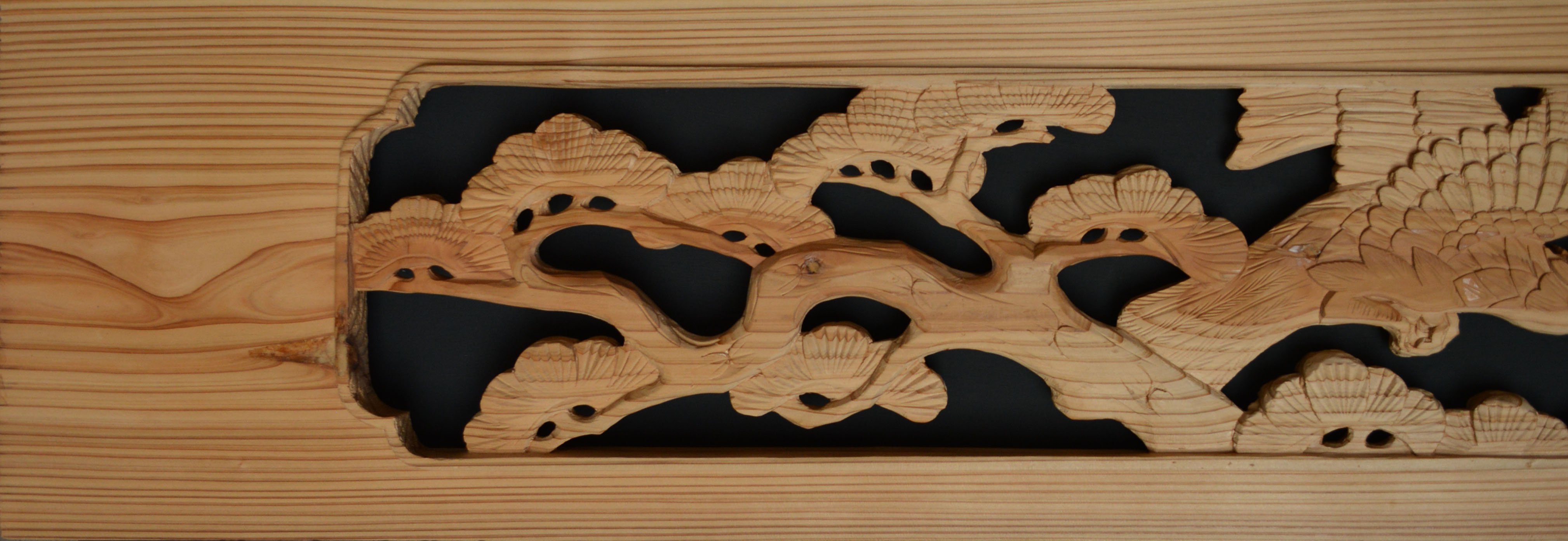 彫刻欄間の高原銘木店 ＞ 欄間一枚もの ＞ 0545 松に鷹 6尺×1尺×0.8寸