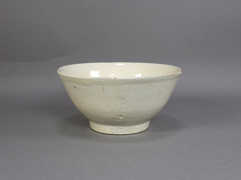 古美術 観宝堂 - 琉球壺屋窯白化粧茶碗 | 古美術品専門サイト fufufufu.com