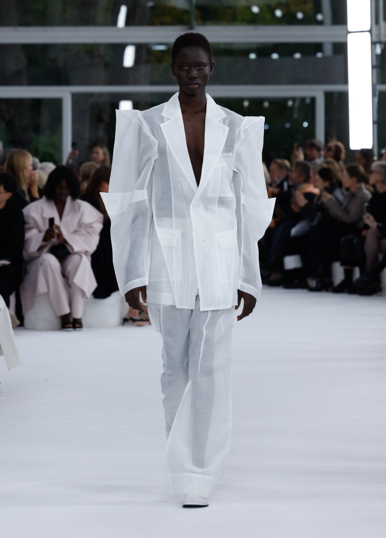 ISSEY MIYAKE SPRING SUMMER 2025 コレクション 43 – isseymiyake.com