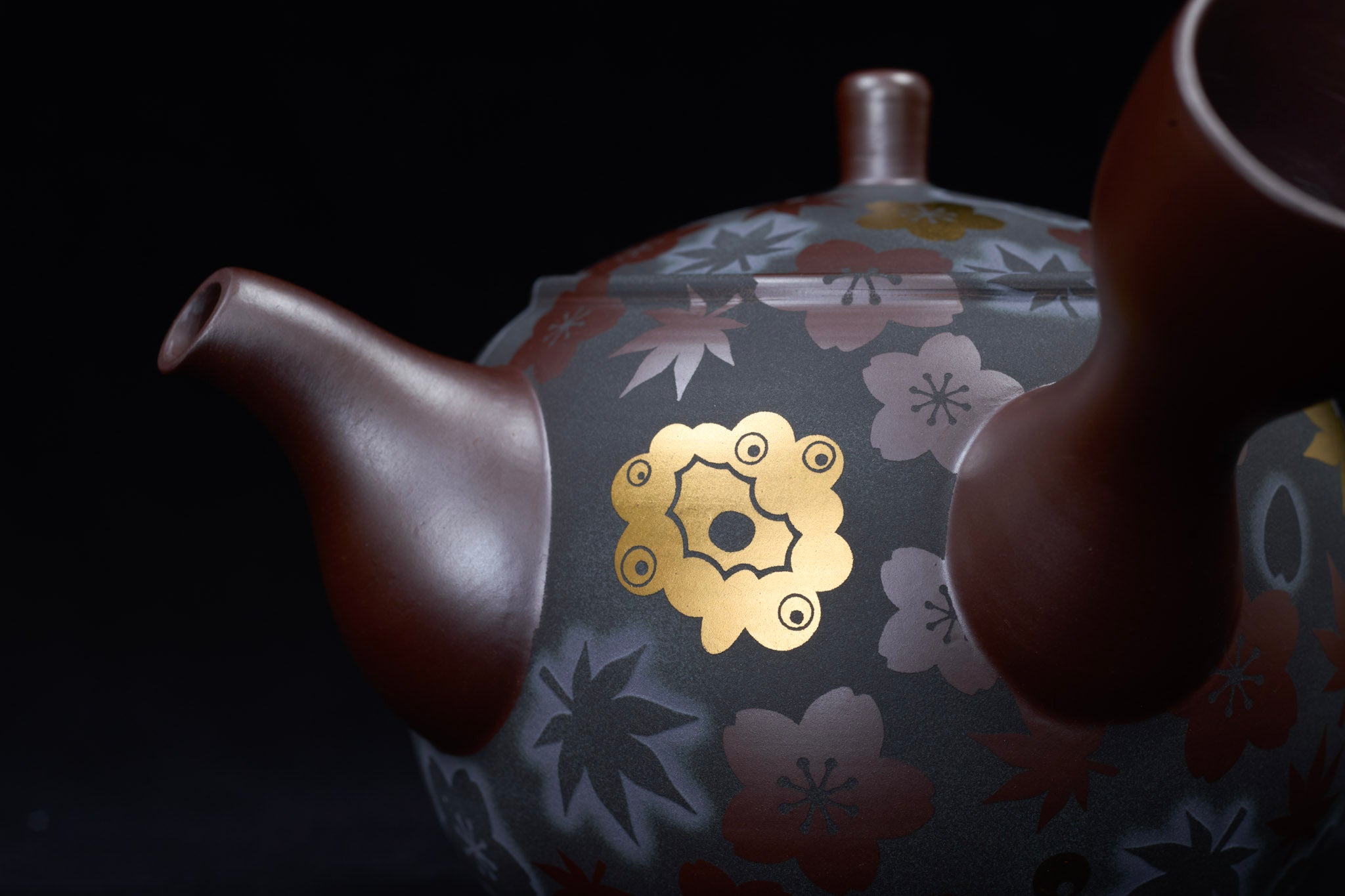 寒い日に味わいたい、萬古焼の急須で入れる一杯🍵 – 47 TREASURE