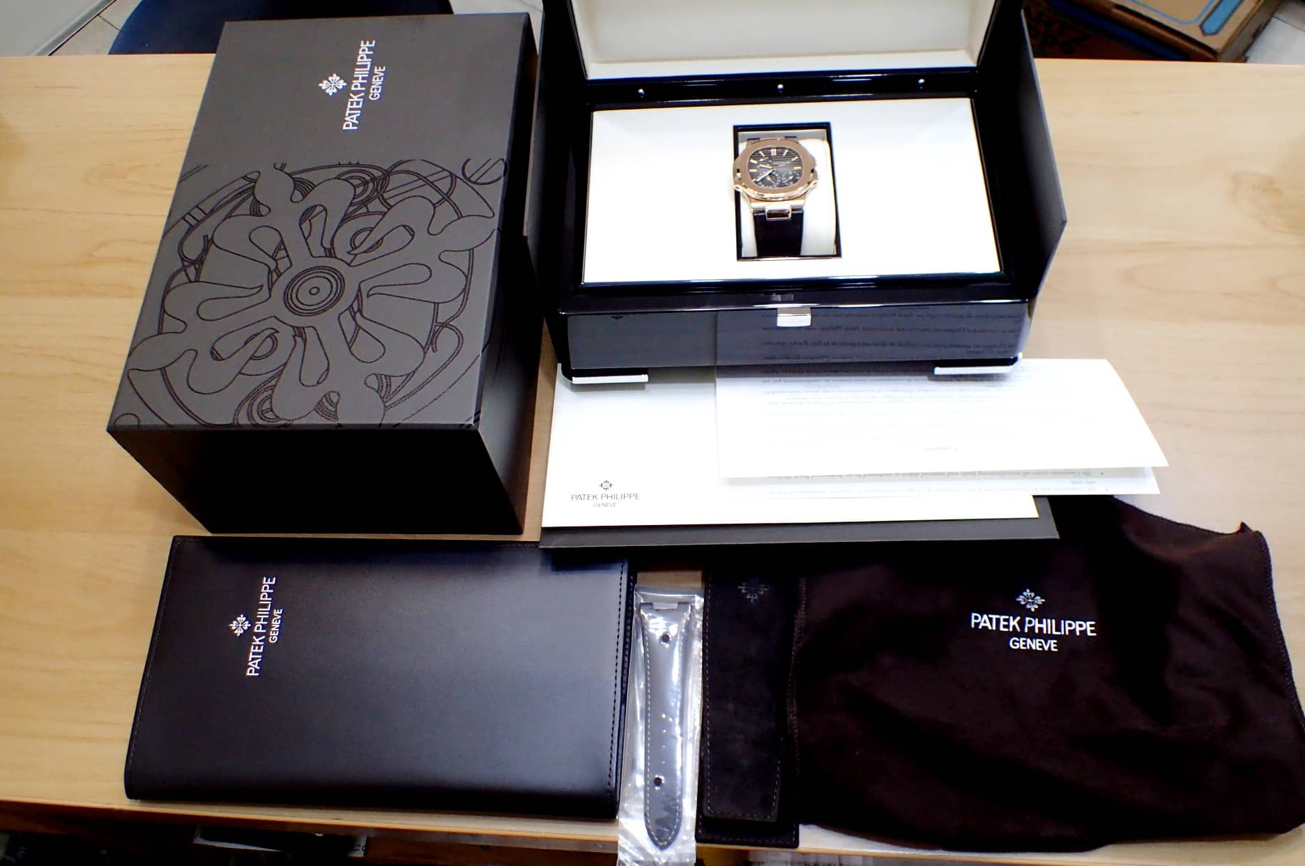 新古品【PATEK PHILPPE】パテックフィリップ ノーチラス プチコンプ