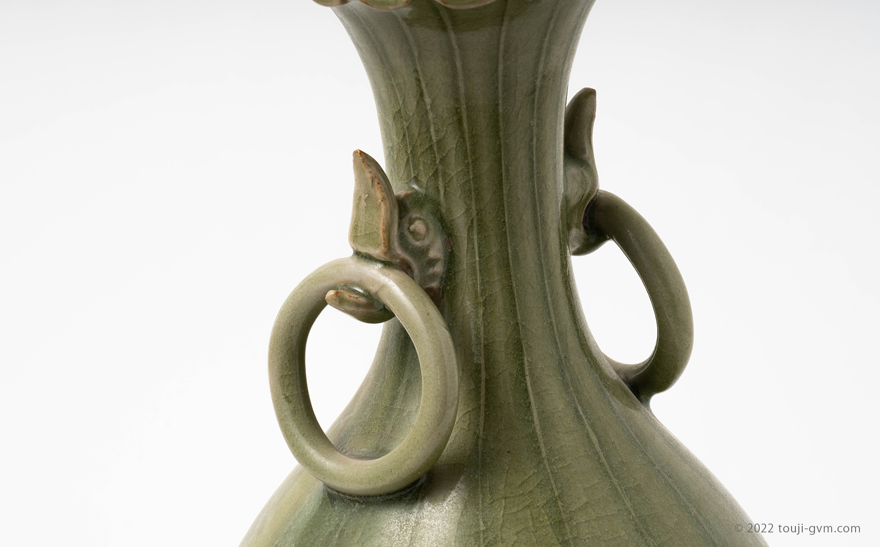 龍泉窯 青磁花口獣环耳瓶 – Longquan Celadon | 陶磁オンライン美術館