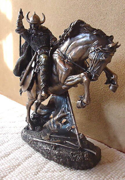 楽天市場】馬の乗った北欧のバイキング戦士 彫像フィギュア ブロンズ風