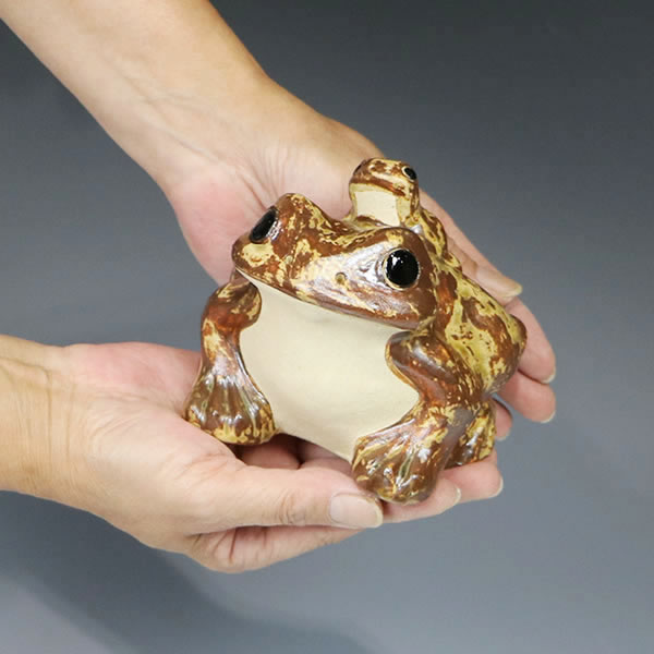 楽天市場】【ポイント10倍】信楽焼 5号蛙 縁起物カエル 陶器蛙 や