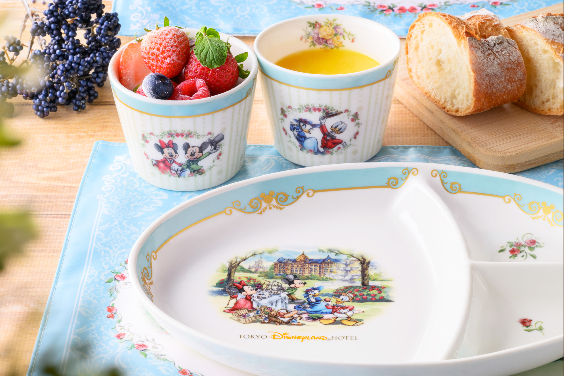 東京ディズニーランドホテル、宿泊者限定のオリジナル磁器プレート