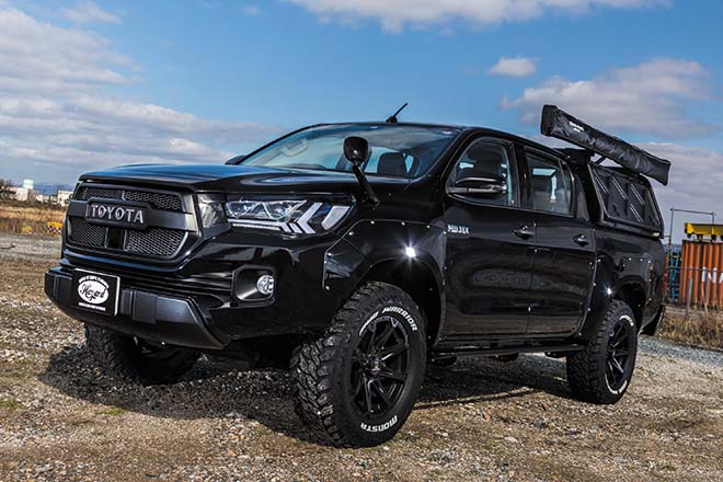 フロント周りを一新してハイラックスをタコマ風の力強い表情に