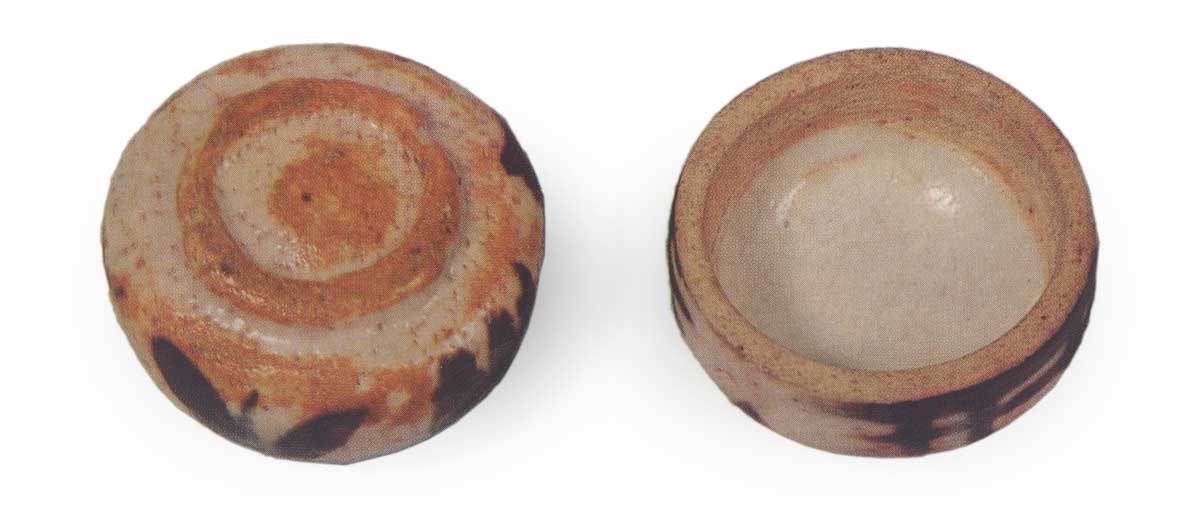 志野 香合 | 鶴田 純久の章 お話