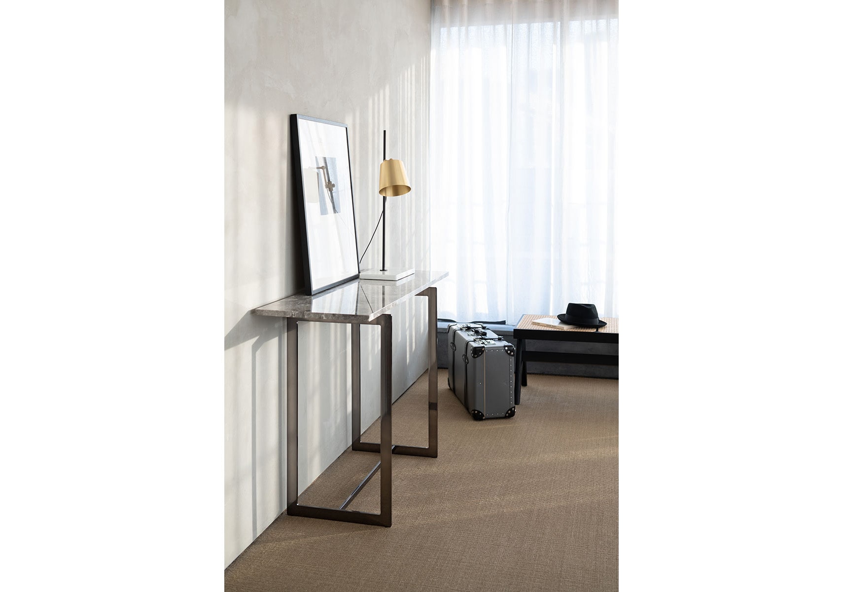 IXC(イクスシー）LIGHTライト コンソール|カッシーナ・イクスシー 公式