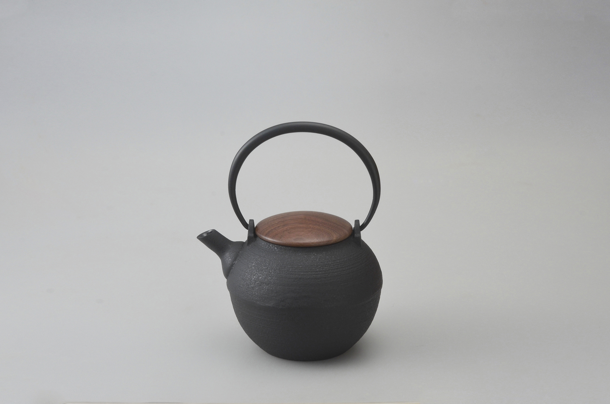 鋳心ノ工房［ティポット（木蓋）］