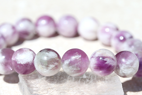 パープルエンジェルフェザーフローライト10〜10.5mmブレスレット-042