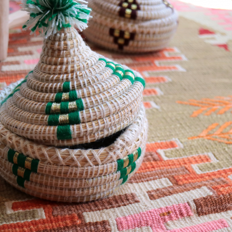 モロッコ バスケット とんがり タジン型 バスケットグリーンのポンポン