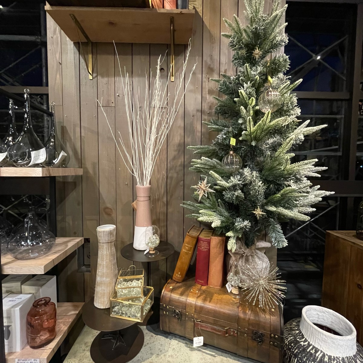 雑貨店のクリスマスディスプレイ｜横浜ディスプレイミュージアム