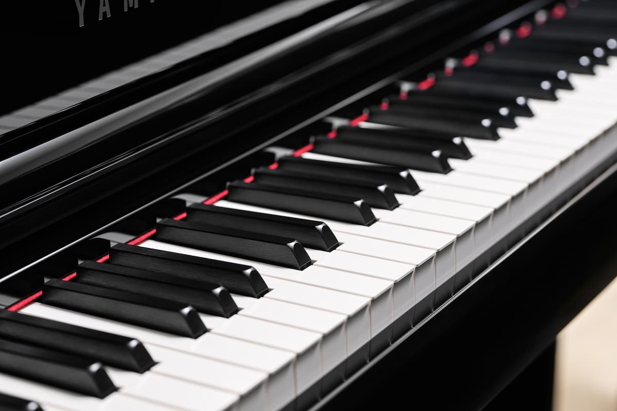 ヤマハ CLP-885B 電子ピアノ【高低自在椅子&ヘッドホン付き