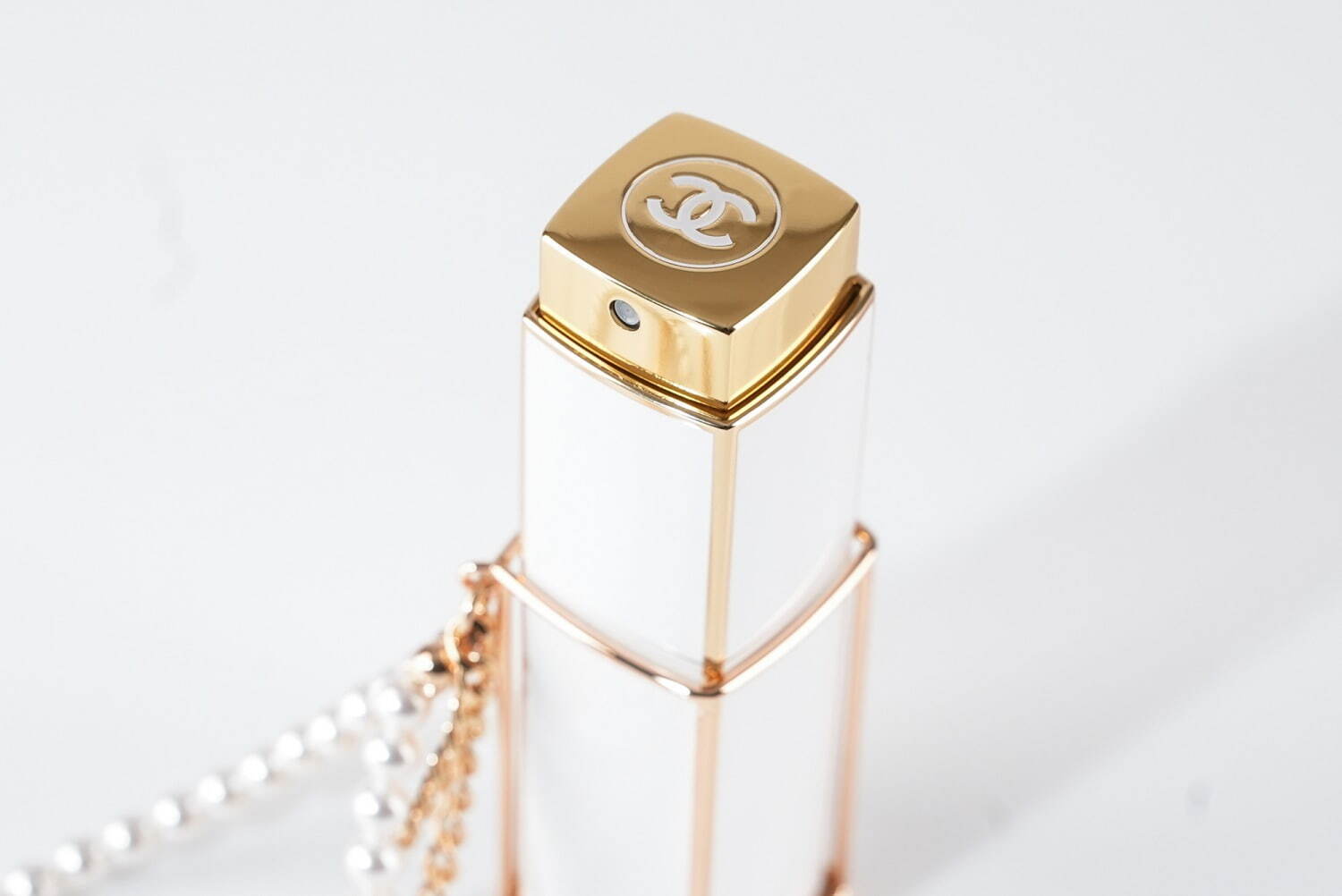 シャネル「ココ マドモアゼル」25年春の香水スプレー、“まるで