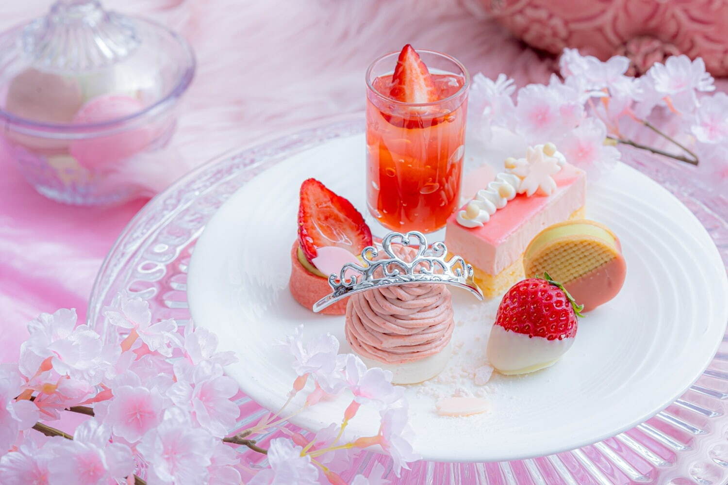 マリーアントワネット着想のアフタヌーンティーが大阪で、“ドレス