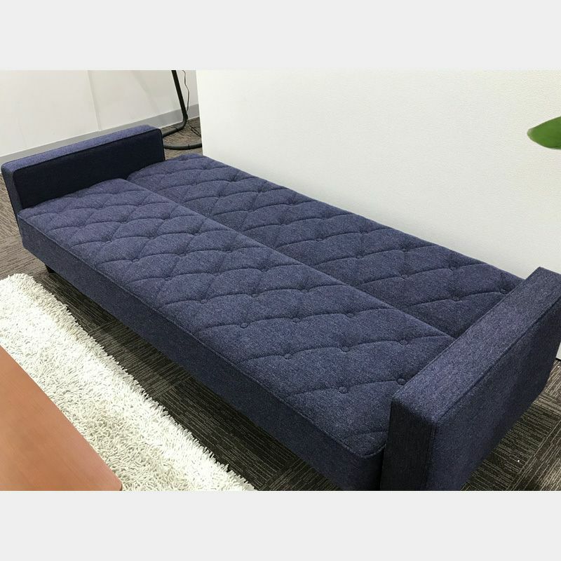 カリモク60 スリーピングソファタープブルー（ダークウォールナット色