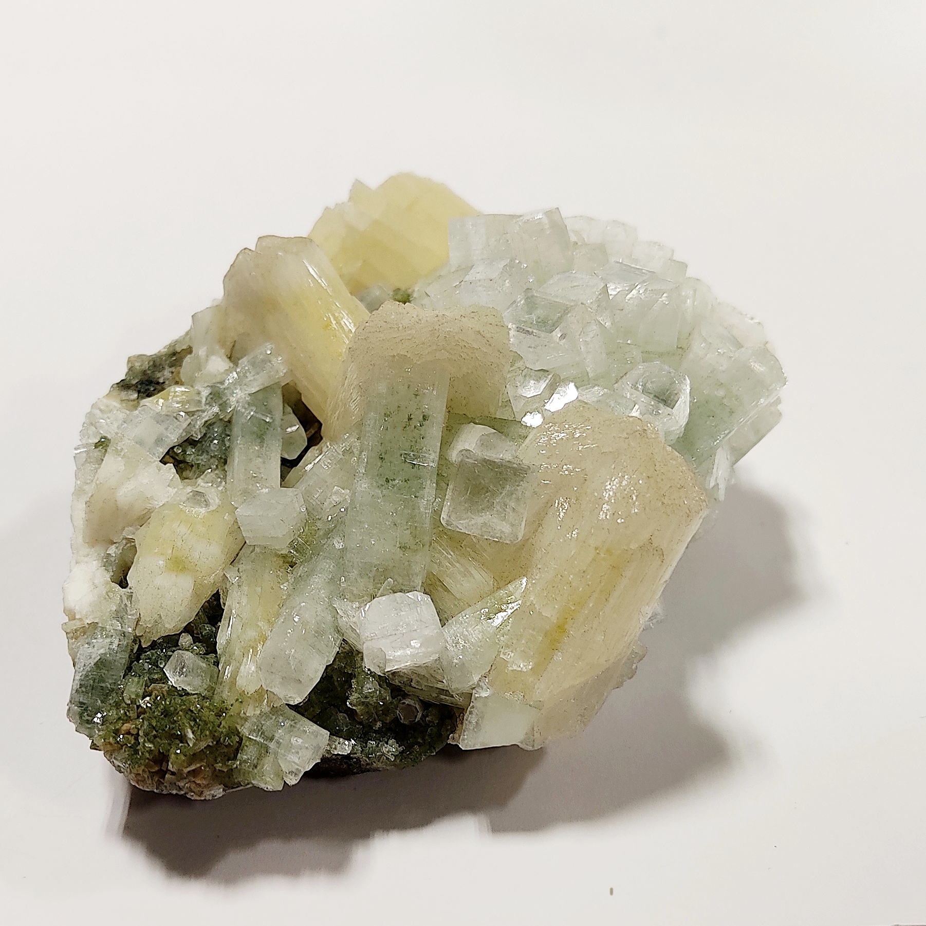 ☆送料無料☆ 束状アポフィライト結晶が美しい！アポフィライト原石(36