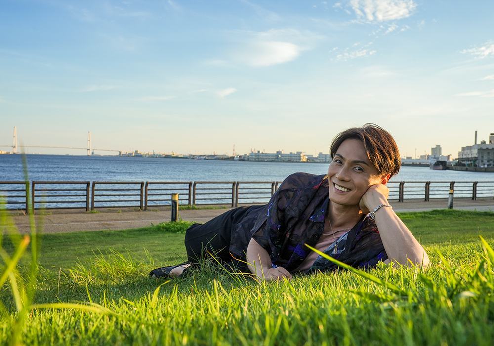 加藤和樹生誕40周年記念写真集＆グッズ発売のお知らせ | ASSIST｜加藤