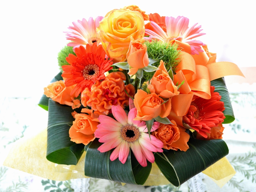 キュートなアレンジメント OrangeSugar (バラとガーベラのフラワー