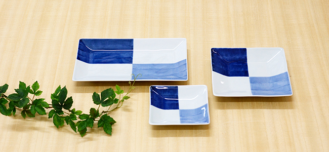有田焼 そうた窯 「染付市松正角皿（小）」 箸休めや香の物入れの小皿