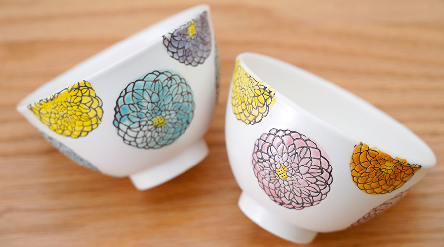 花・花お茶碗（2色）［菊祥陶器］│パステルカラーの花模様が特徴のお