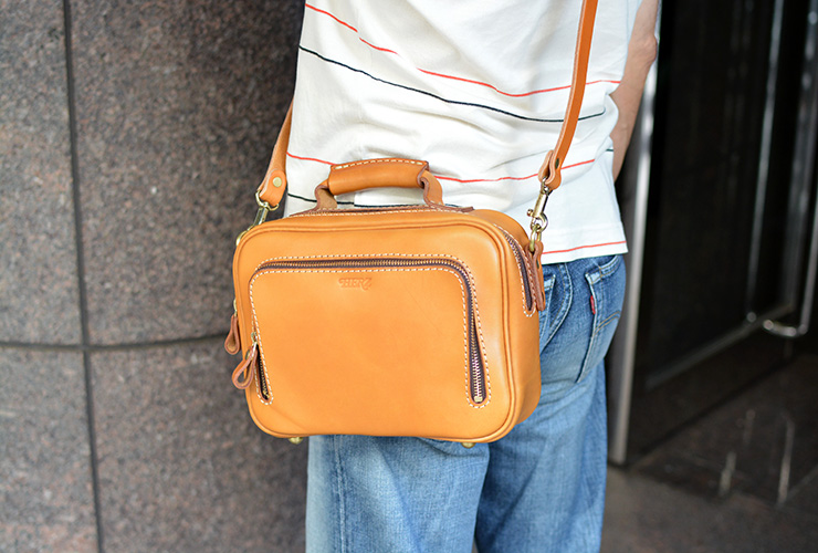 一つ持っておくと便利なミニサイズの2wayショルダーバッグ / 革鞄の