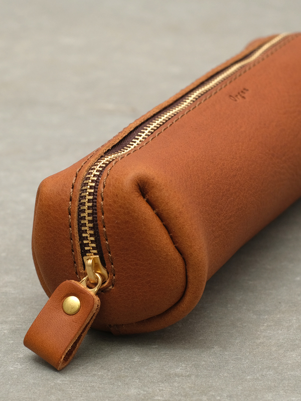 シンプルな円柱形のレザーペンケース / 革鞄のHERZ(ヘルツ)公式通販