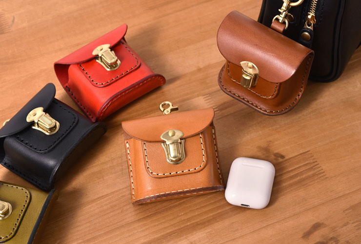 イヤホンやちょっとした小物が入るカバンにつけるミニポーチ / 革鞄の