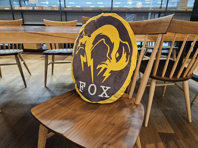 メタルギア』スネーク潜入中？ダンボールが“ぶるぶる”震えるぬいぐるみ