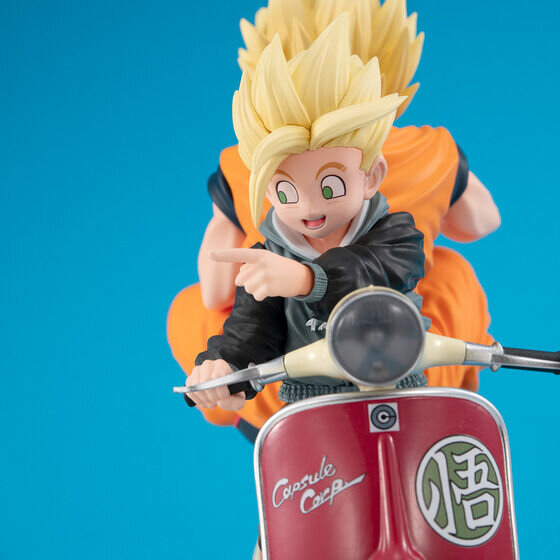 ドラゴンボールZ」バイクに乗ったスーパーサイヤ人「孫悟空＆孫悟飯