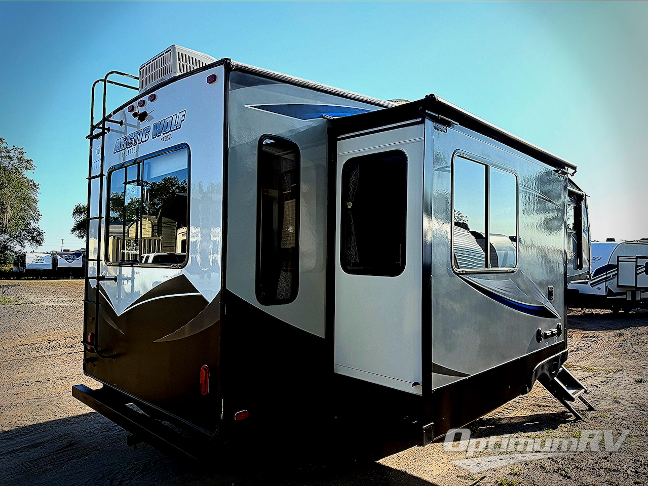 Used 2019 Forest River Cherokee Arctic Wolf 285DRL4 Fifth Wheel at