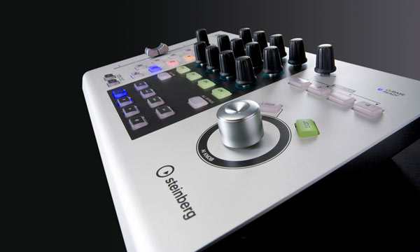 Steinbergより、Cubase 専用のコントローラー CC121のご紹介です。