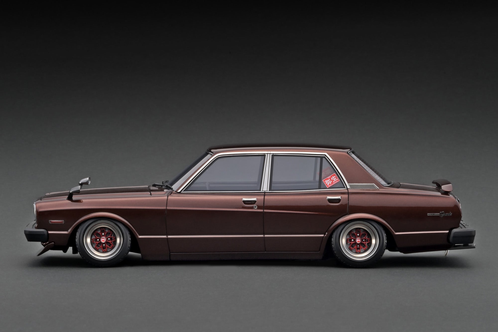 Ignition Model 1:18 Toyota Mark II Sedan Grande (MX41) in Brown