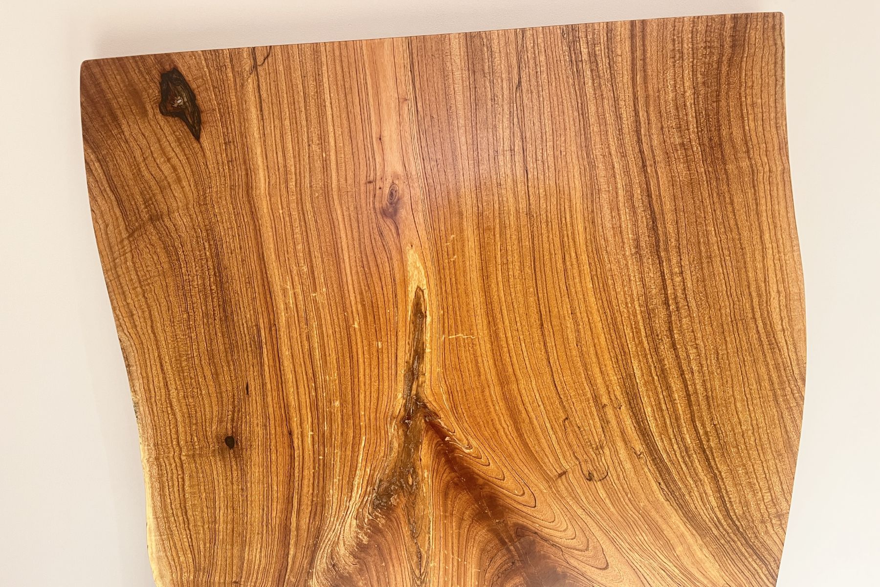 天然木 東京 新宿 東五軒町展示 モンキーポット材 一枚板 テーブル用天