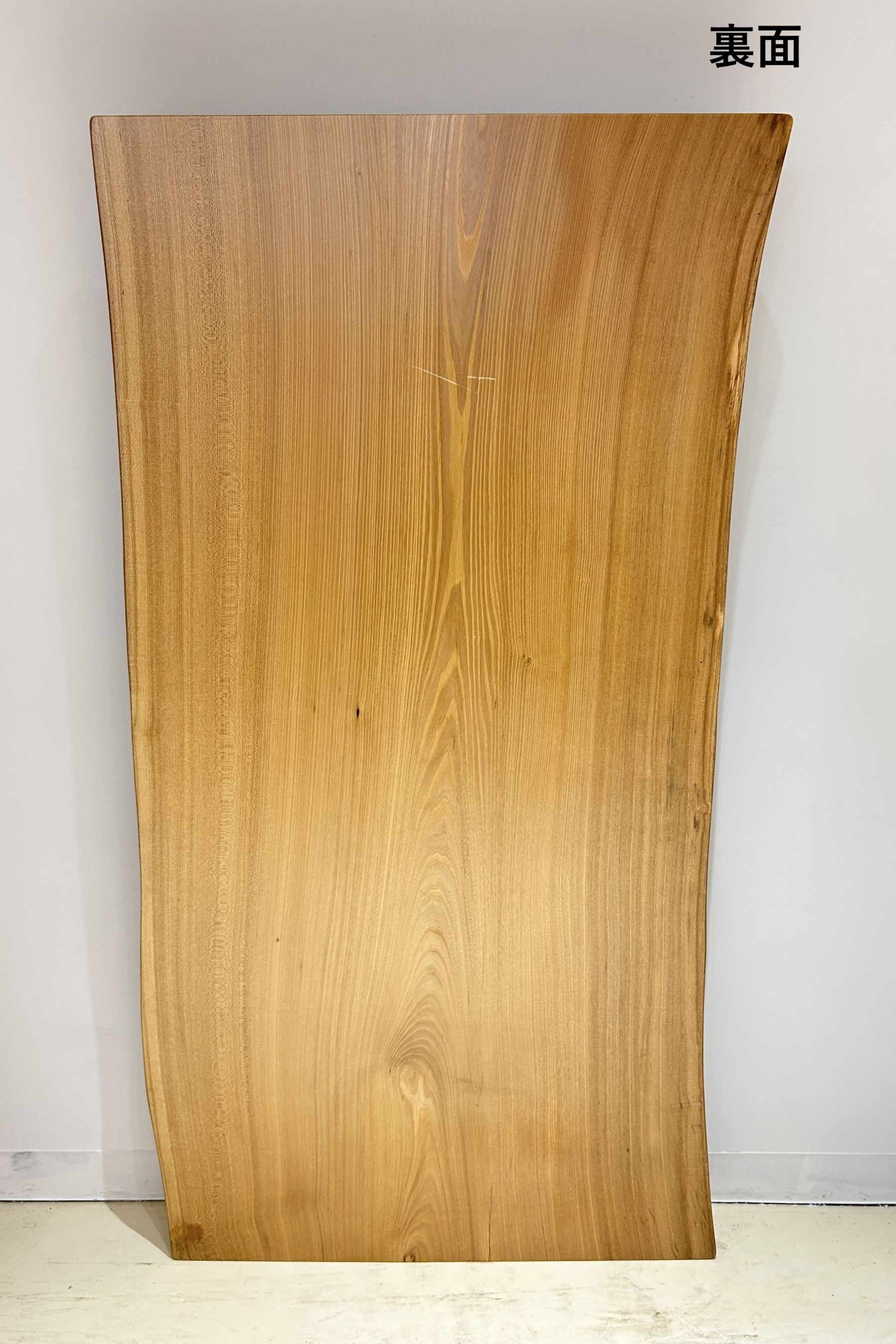 天然木 東京 新宿 東五軒町展示 モンキーポット材 一枚板 テーブル用天