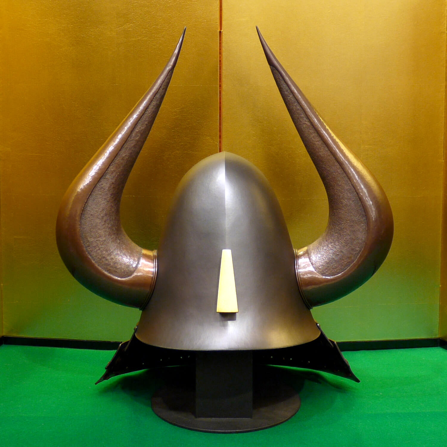 平安武久作 銅叩き出し黒田長政 大水牛脇立兜 屏風京製「北村松月堂