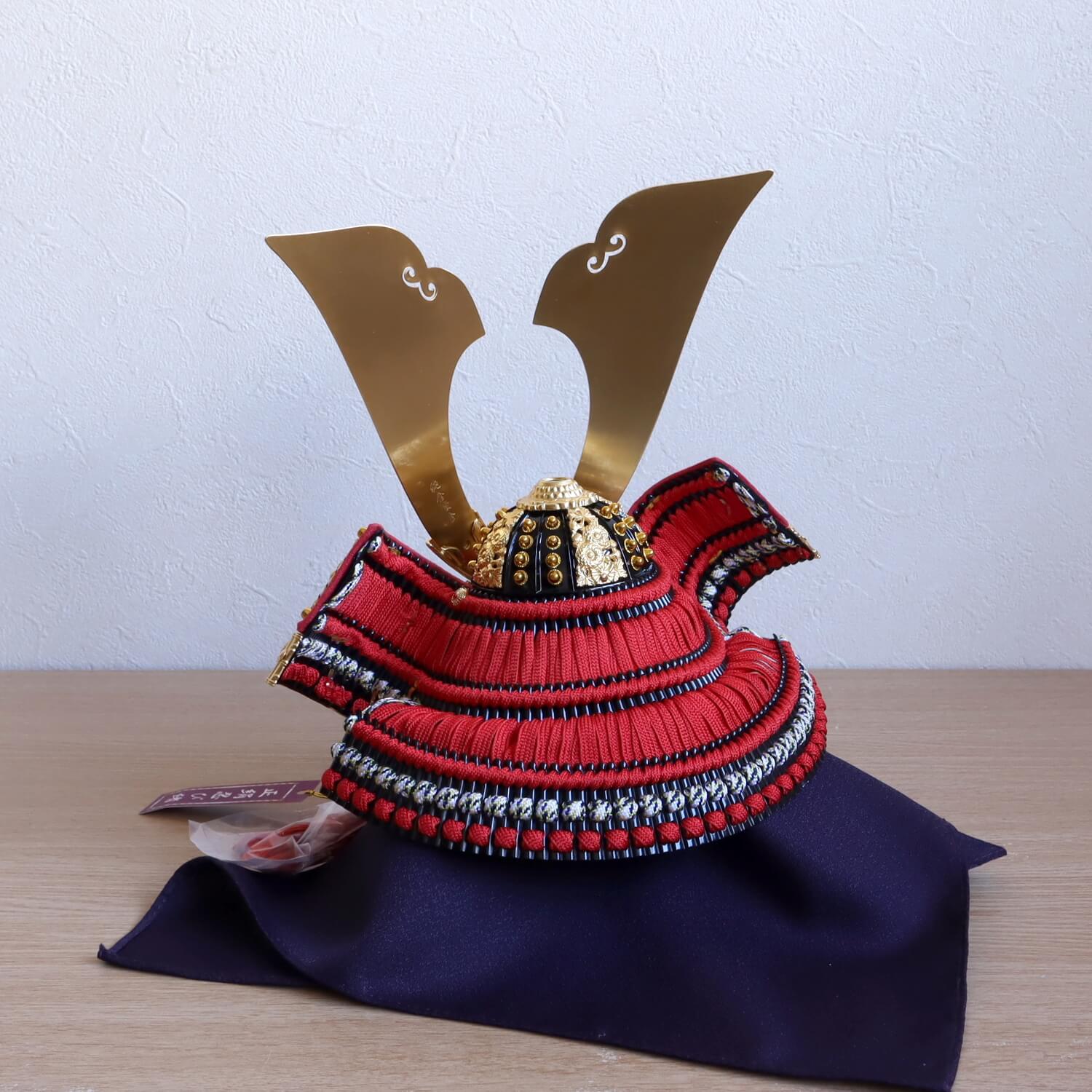 大越忠保作 菊一文字之兜 赤糸縅 黒小札 月-tsuki-ゴールド 麻の葉