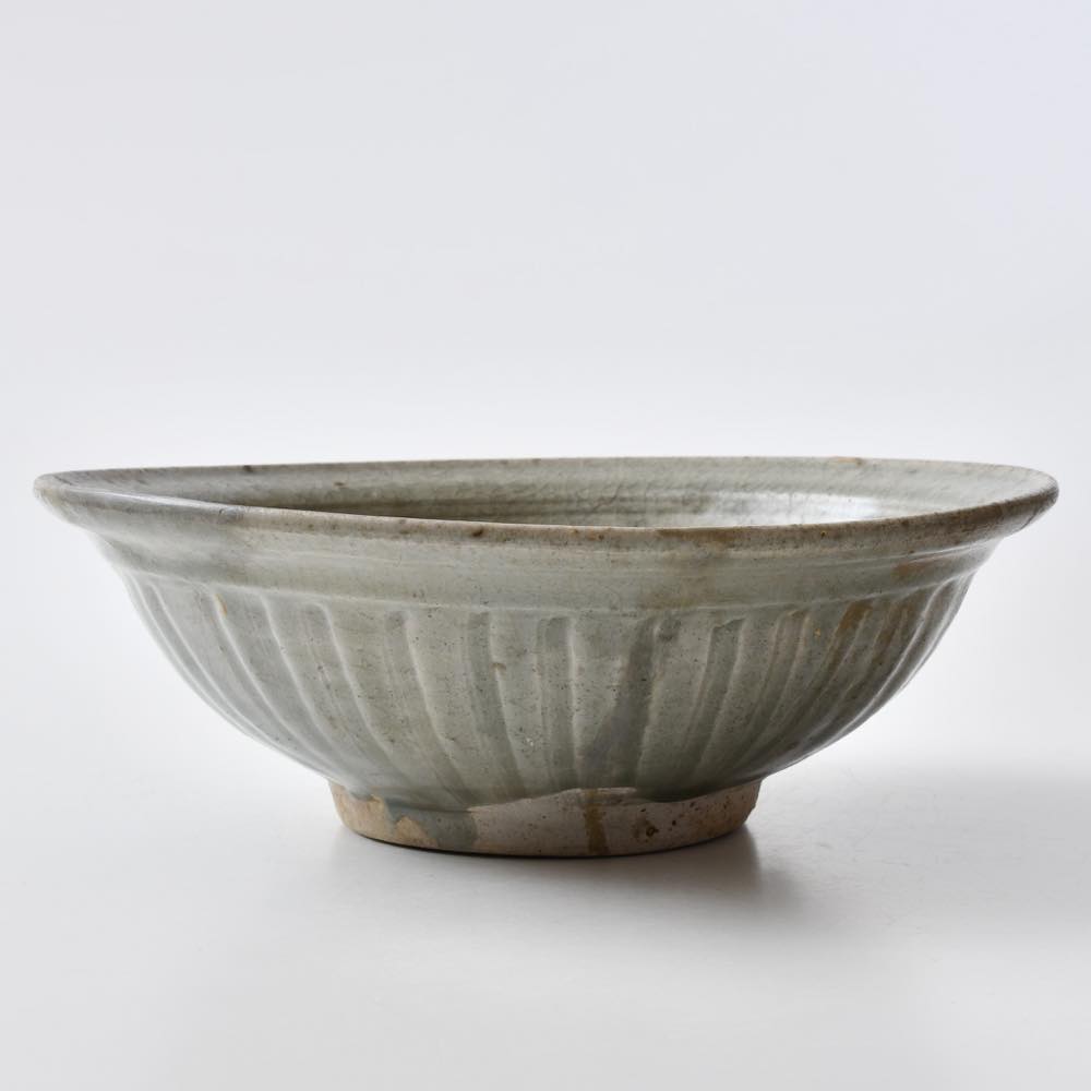 タイ シーサッチャナーライ窯 青磁蓮花紋深鉢 ｜ みんげい おくむら