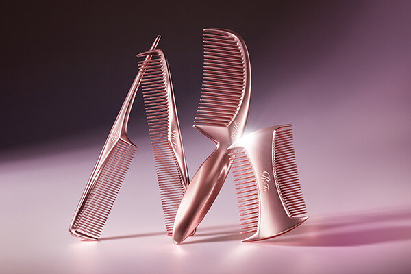 髪、つややかに、心まで整える。感性を満たすエアリーコーミング。ReFa