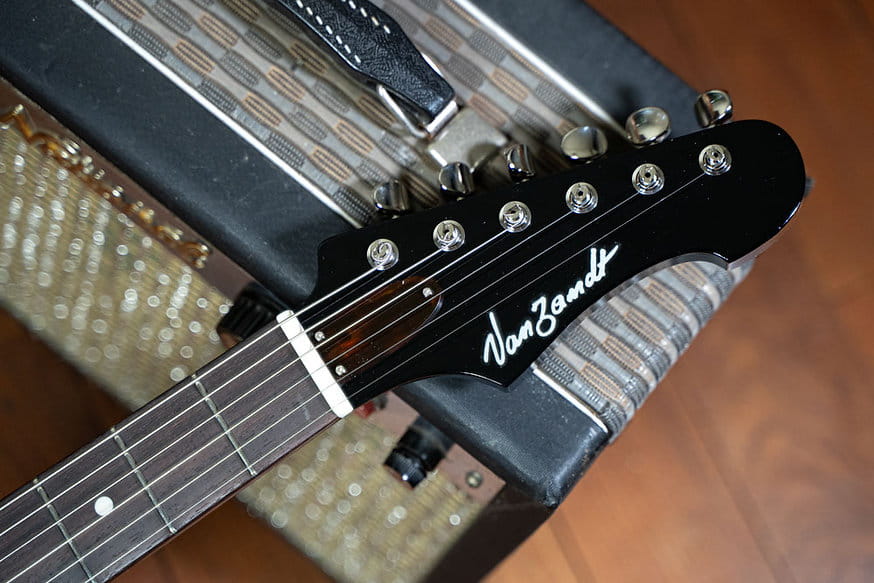 Vanzandt Hybridシリーズ エレキギターBRONSON V Black新品受注生産品