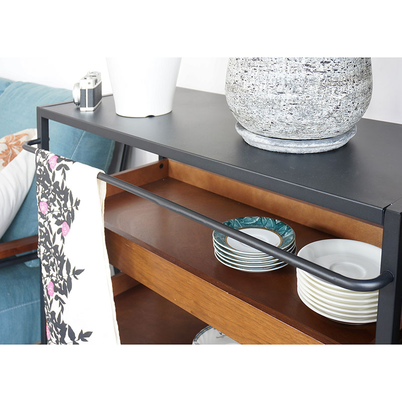 スッキリと見栄えよく収納できるウォールナット×スチールを組み合わた