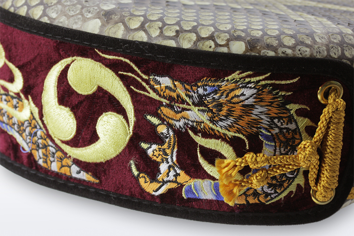 逸品三線】シラタ入り縞黒檀「真壁型」強化張り三線｜三線専門店ナビィ三線