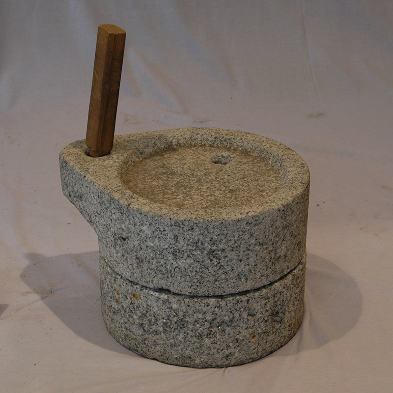 石臼（いしうす） | くらしの道具 | 所蔵品アーカイブ | 練馬区立