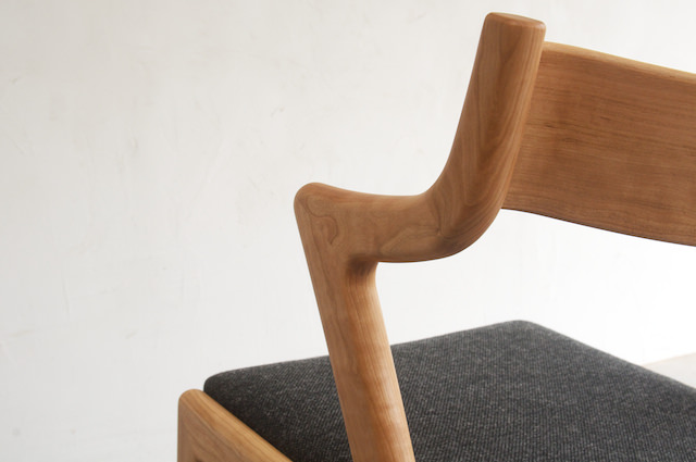 北海道生まれで、北海道で製作されているISU-WORKSブランドの椅子