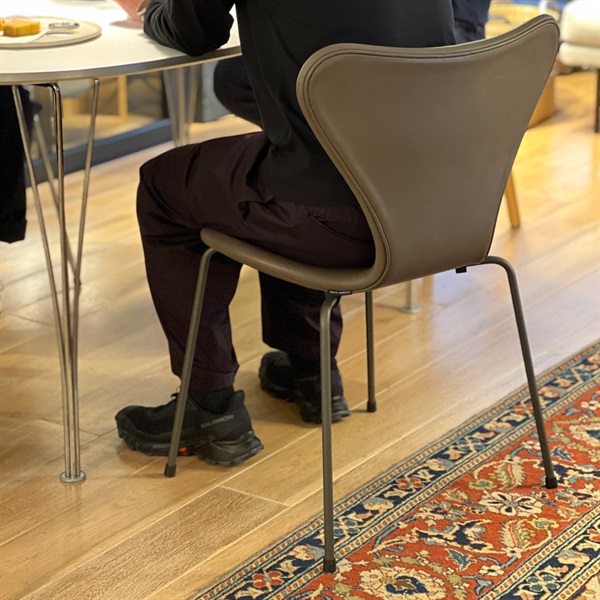 セブンチェア 3107 / フルパディング エッセンシャルレザー ラーバ